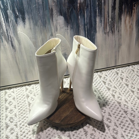 Elegant White Ankle Boot Stiletto Women's 7.5 Classic Elegant Sophisticated EUC - Picture 13 of 14